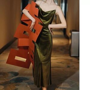 Luxurious Velvet Midi Dress in Olive Green